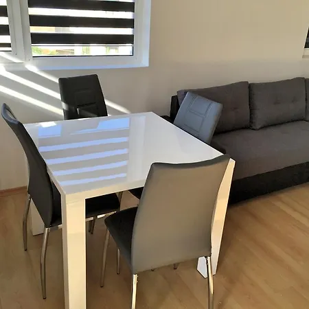 Lägenhet Pearl Beach Two-bedroom Eh Slăntjev Brjag